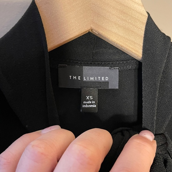 The Limited Black Lavalliere Bow Sleeveless Blouse Size XS - Picture 4 of 6